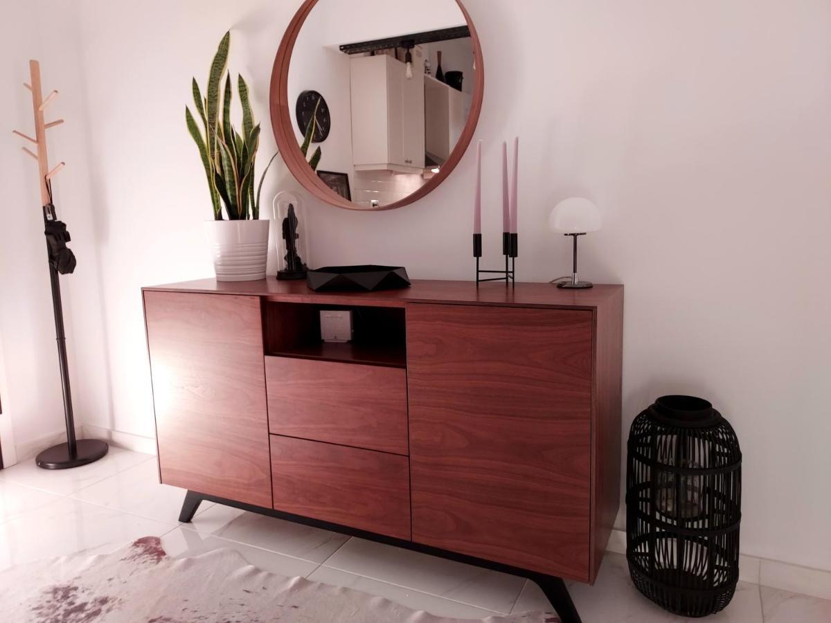 Fully Equiped Design With Excellent View/ Easy Parking Apartment *